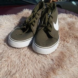 NIKE MEN High top sneakers